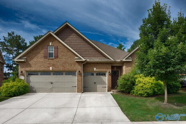Building Photo - 207 Blackwood Dr NW