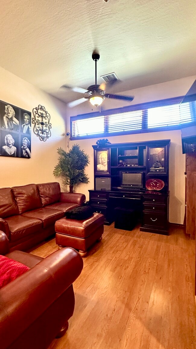 Building Photo - 2450 S White Mountain Rd