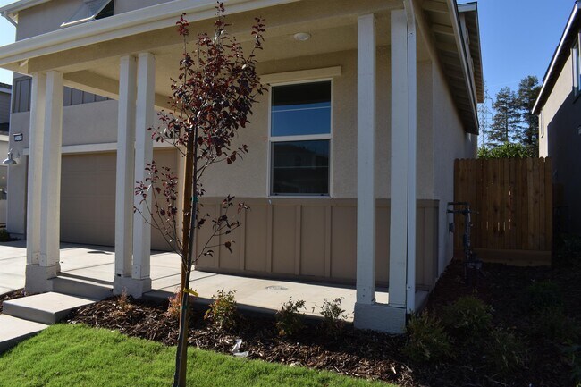 Building Photo - 2405 Explorador Dr