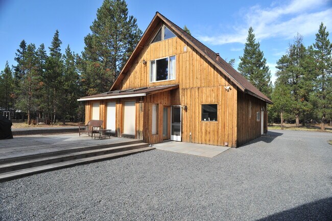 Foto del edificio - 15871 Deedon Rd