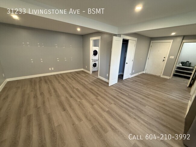 Photo du bâtiment - Large 1 Bed Basement