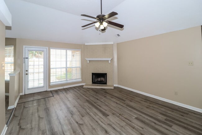 Building Photo - 1172 Jessica Lauren Dr