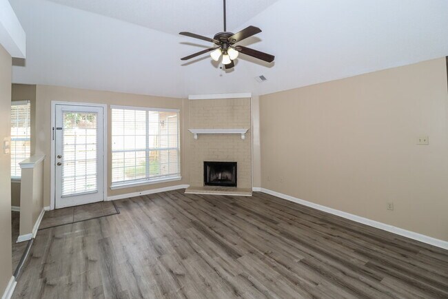 Foto del edificio - 1172 Jessica Lauren Dr