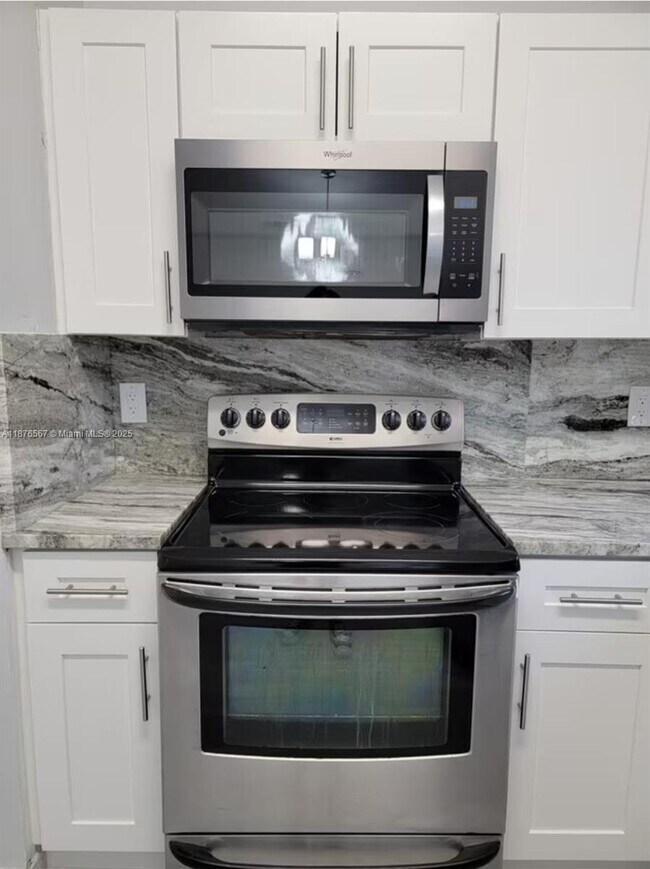 Foto del edificio - 3621 NW 193rd St