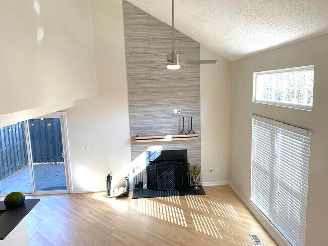 Foto del edificio - 1218 N Knollwood Dr