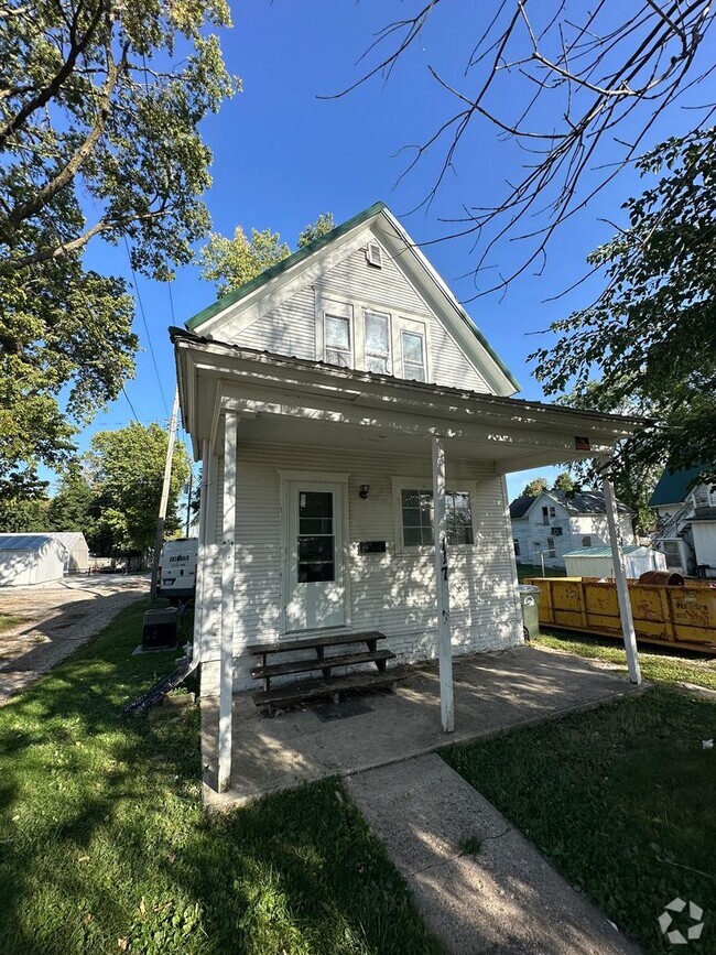 Building Photo - 117 S 18th St