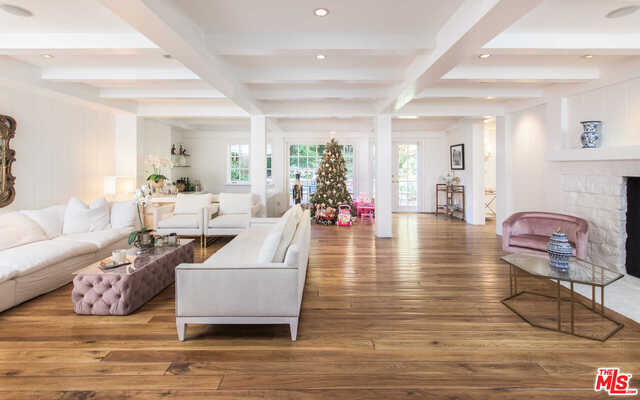 Foto del edificio - 1395 N Doheny Dr