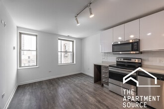 Building Photo - 940 W Winona St