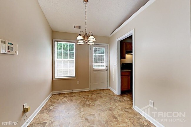 Building Photo - 103 Thorn Thicket Way