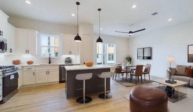 Building Photo - 5208 Pine Tree Dr