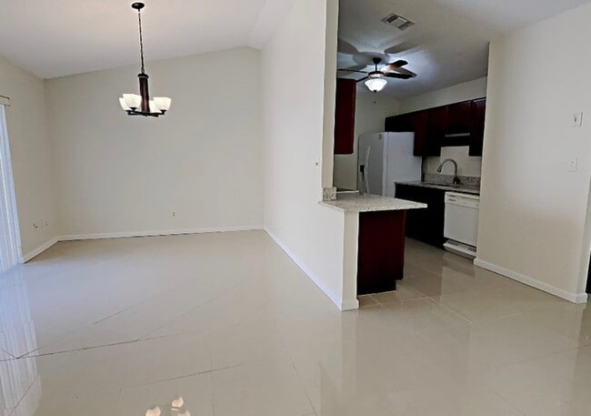 Foto del edificio - 1424 Drayton Ct