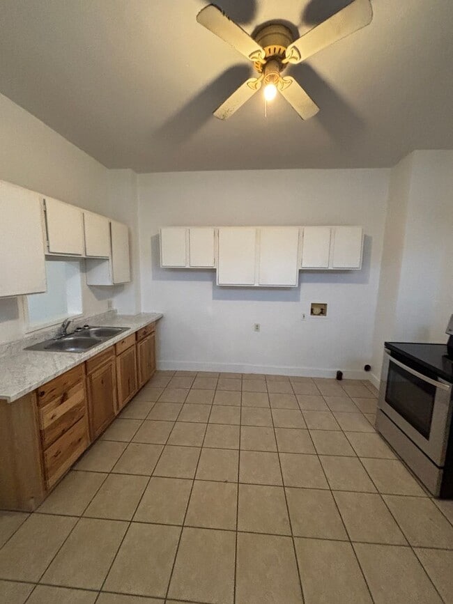 Building Photo - Boltin 19-21