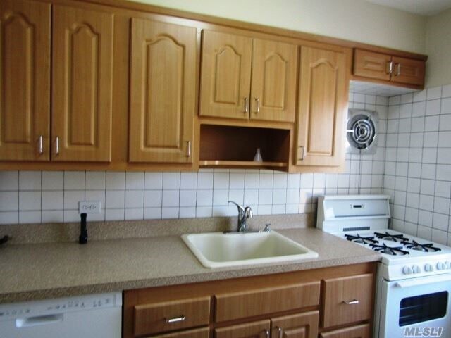 Foto del edificio - 230-30 87th Ave