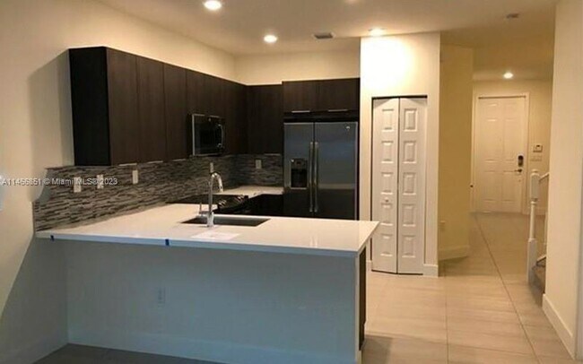Foto del edificio - 8878 NW 103rd Ave