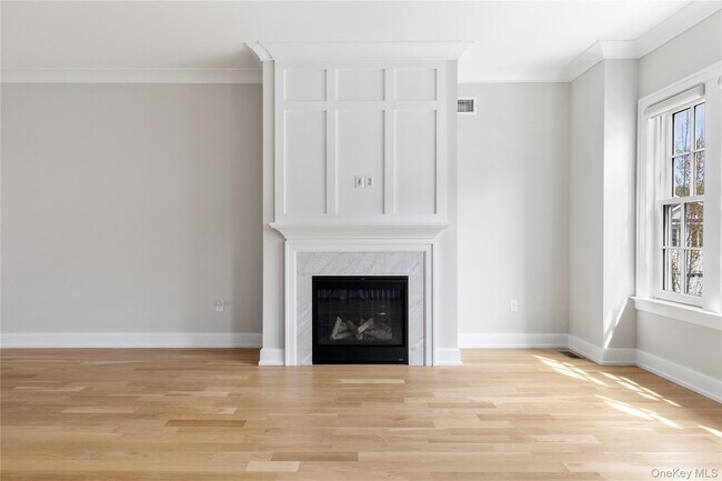 Building Photo - 902 Mill Creek S