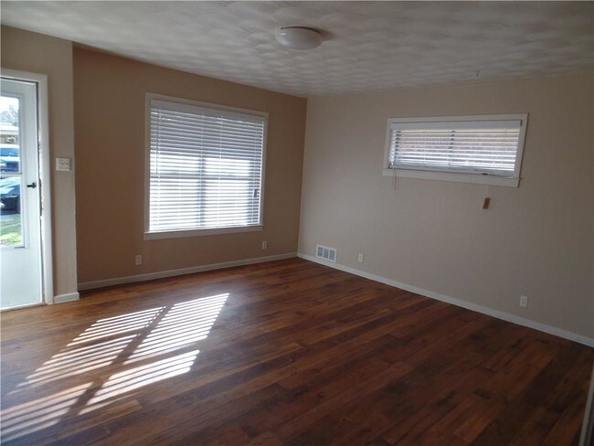 Foto del edificio - 1214 W Hall St
