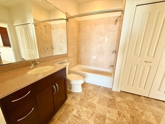Foto del edificio - 2 Bedroom / 1.5 Bathroom Townhouse in Hoolea Terrace!