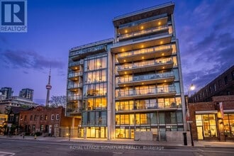 Building Photo - 461 Adelaide St W