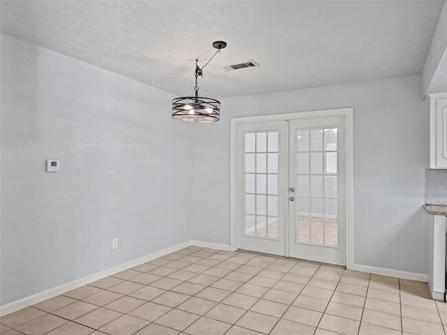 Building Photo - 9119 Glenbury Dr