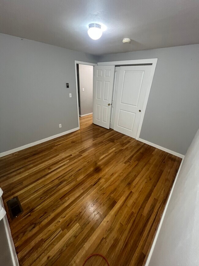 Foto del edificio - 7012 Cherry Ln SW
