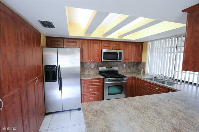 Building Photo - 3 br, 2.5 bath House - 15482 Durnford Dr