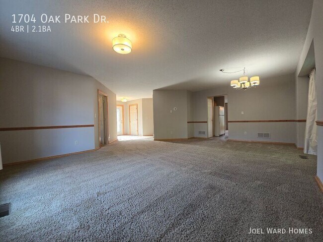 Foto del edificio - 1704 Oak Park Dr