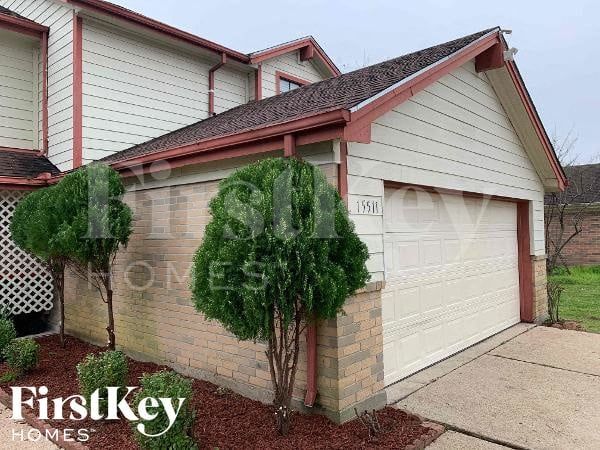 Foto del edificio - 15511 Evergreen Grove Dr