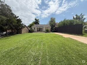 Building Photo - 1702 NW 38th St