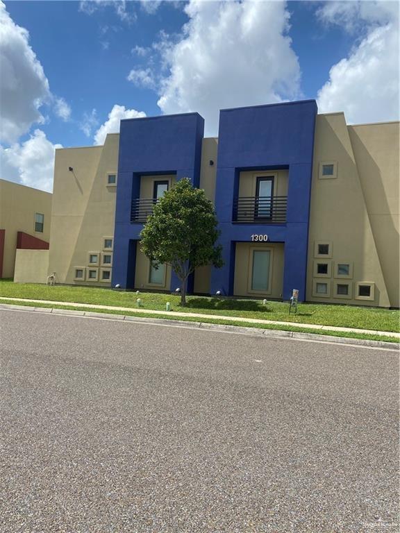 Building Photo - 12 W Daffodil Ave