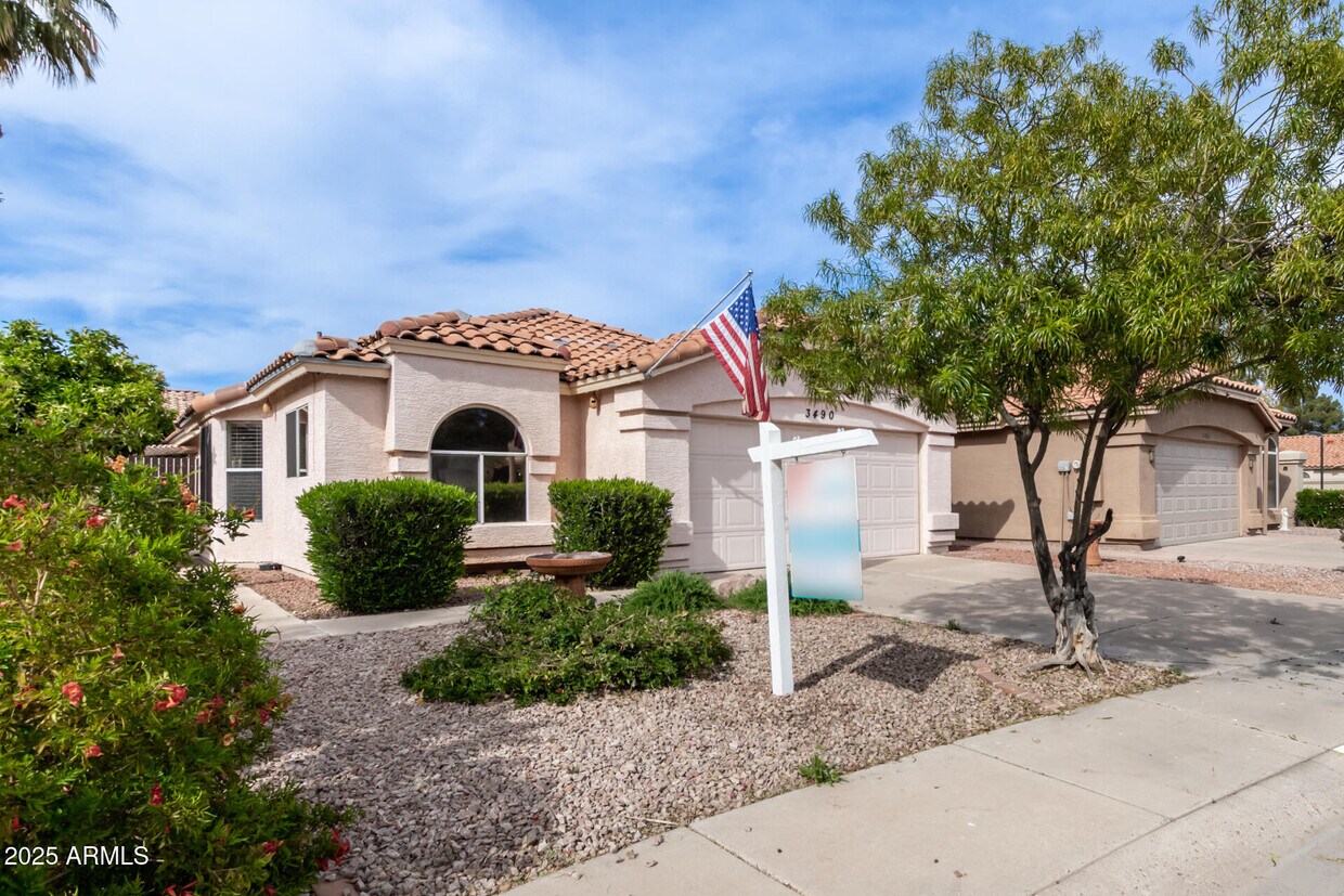 Foto principal - 3490 W Golden Ln