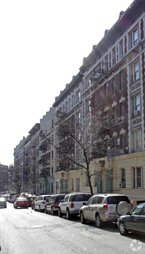 Building Photo - 716 W 180th St