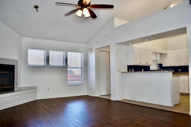 Building Photo - 5220 SW 21st Pl