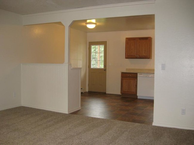 Building Photo - 47020 Harvard Ave