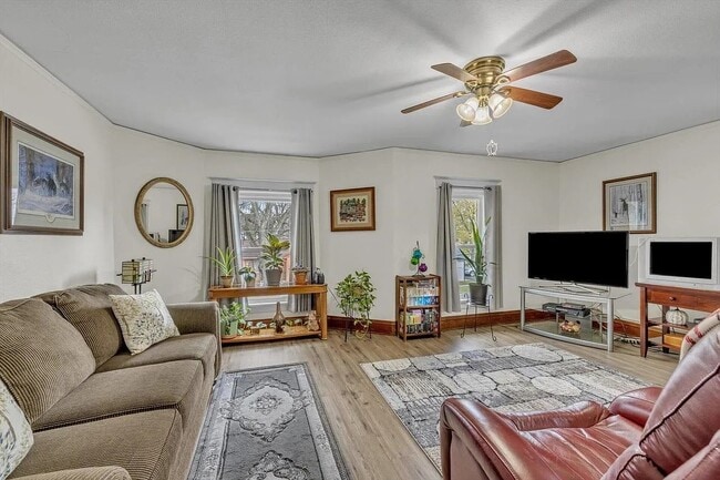 Living room/Bedroom - 307 Pleasant St