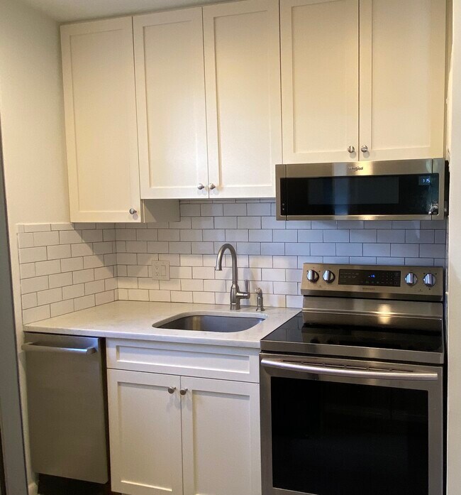 Foto del edificio - 4000 Beecher St NW