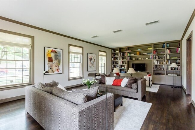 Foto del edificio - 3822 Overbrook Ln