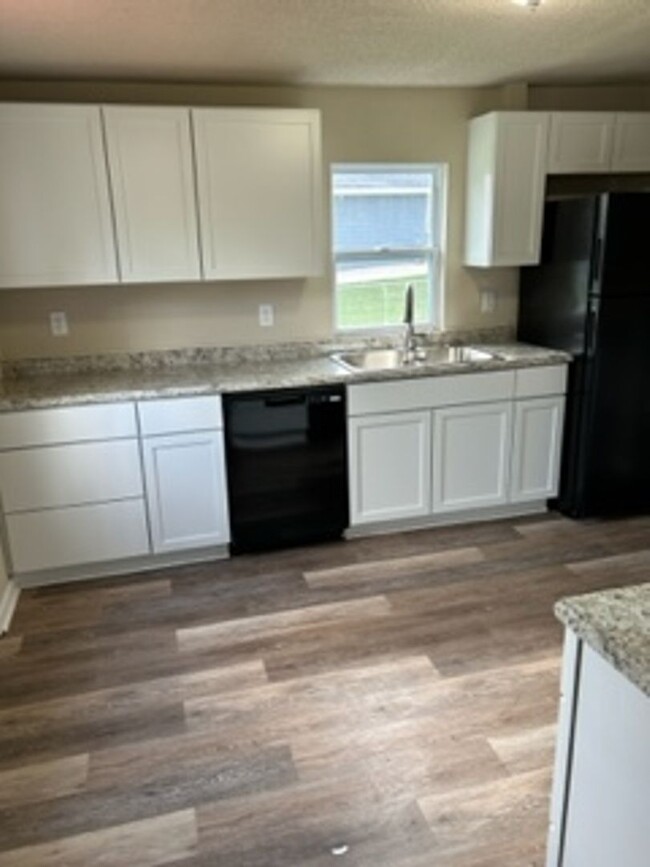 Building Photo - 2 Bedroom 1 Bath