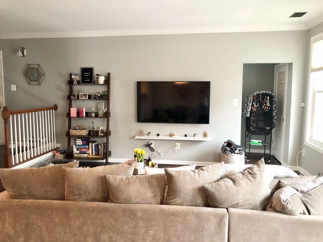 Foto del edificio - 4679 Longstreet Ln