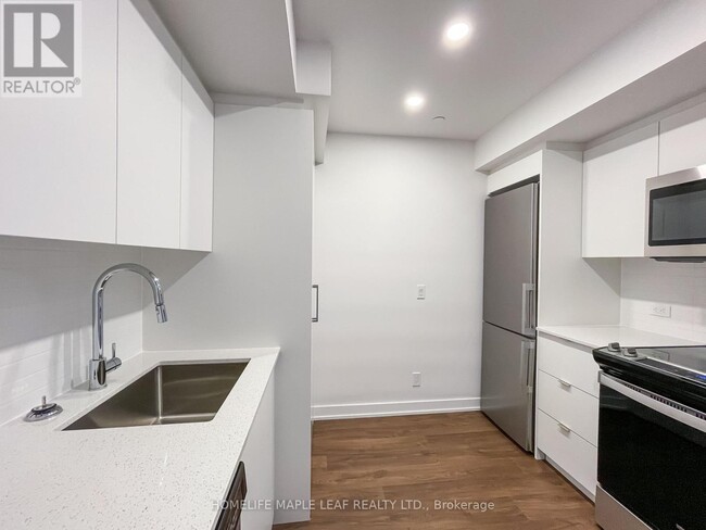 Building Photo - 30 Tretti Wy