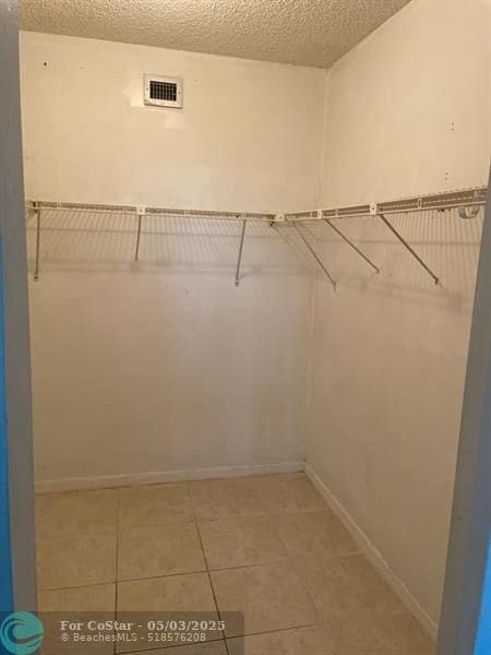 Building Photo - 3900 NW 76th Ave