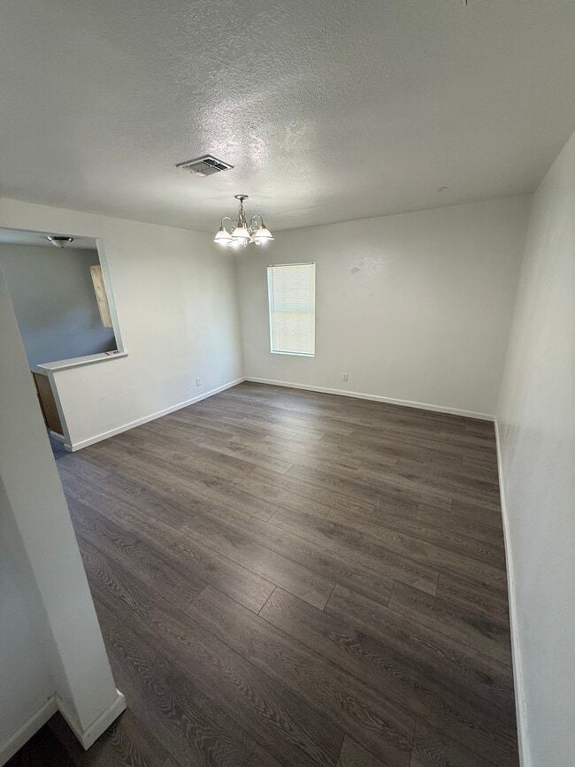 Building Photo - 208 Fesmire Ave