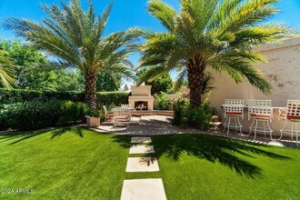 Building Photo - 7799 E Oakshore Dr