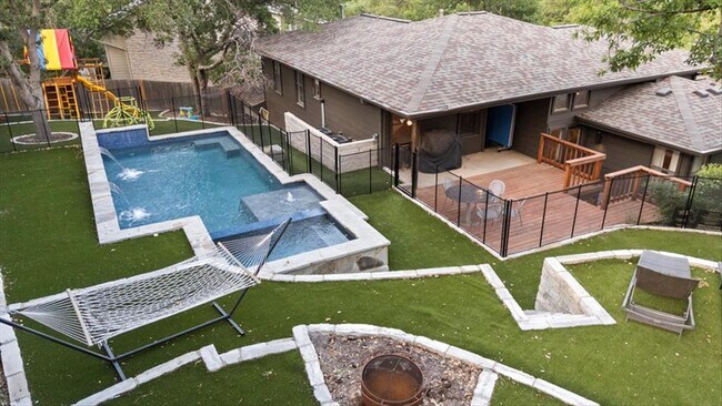 Foto del edificio - 6002 Mt Bonnell Rd