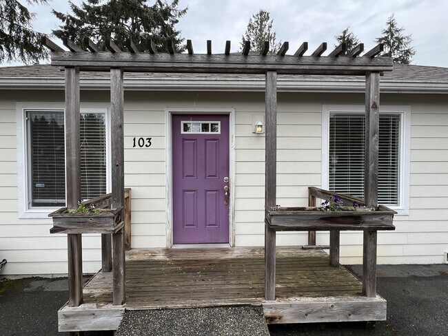 Building Photo - 103 E Grand St