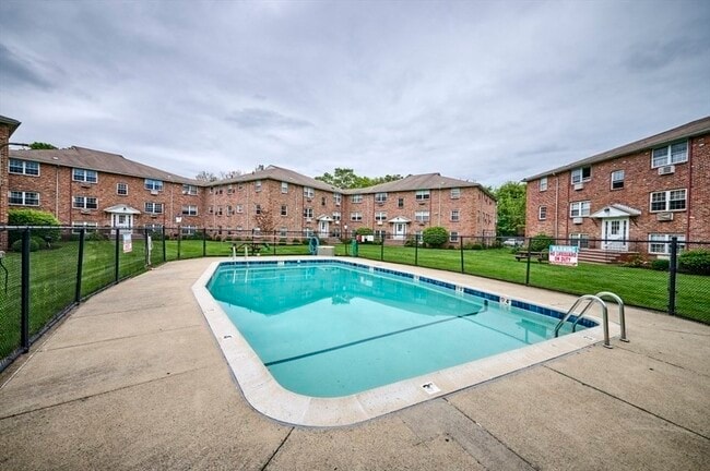 Building Photo - 3 Colonial Village Dr