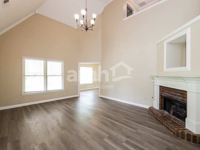 Foto del edificio - 1115 Hunters Green Cir S