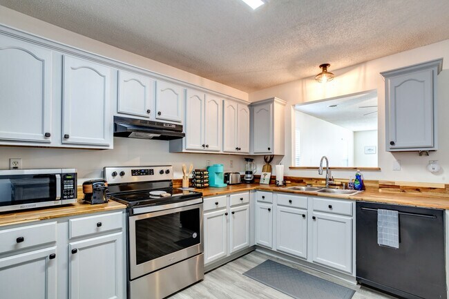 Foto del edificio - 720 Monroe Senter St