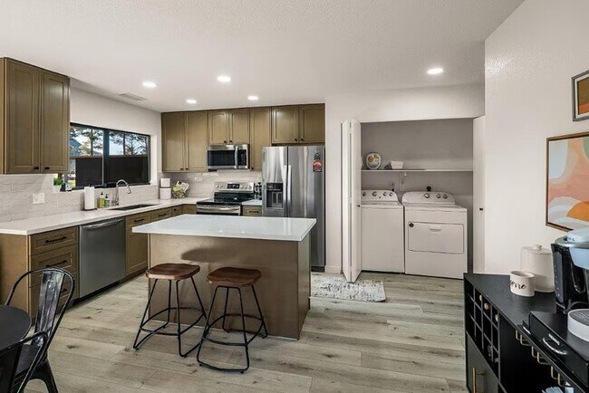 Building Photo - S-1073