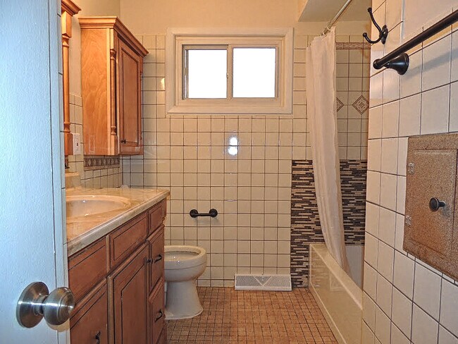 Foto del edificio - Newly Renovated 3-Bed, 1-Bath Bedford Ranch — Move-In Ready