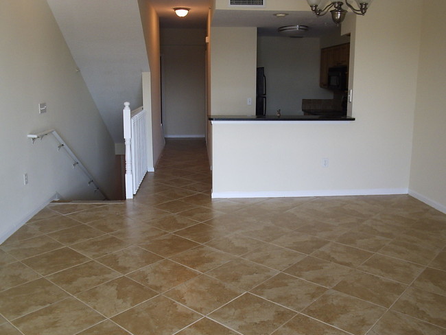 Building Photo - 2026 Alta Meadows Ln